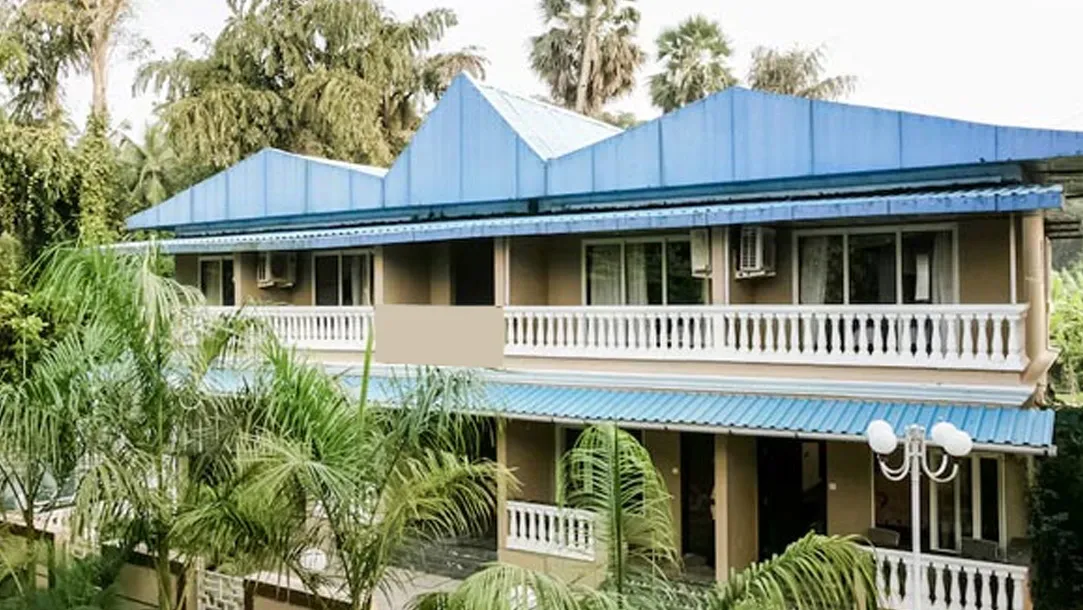 Blue Roof Sea Side Kelva