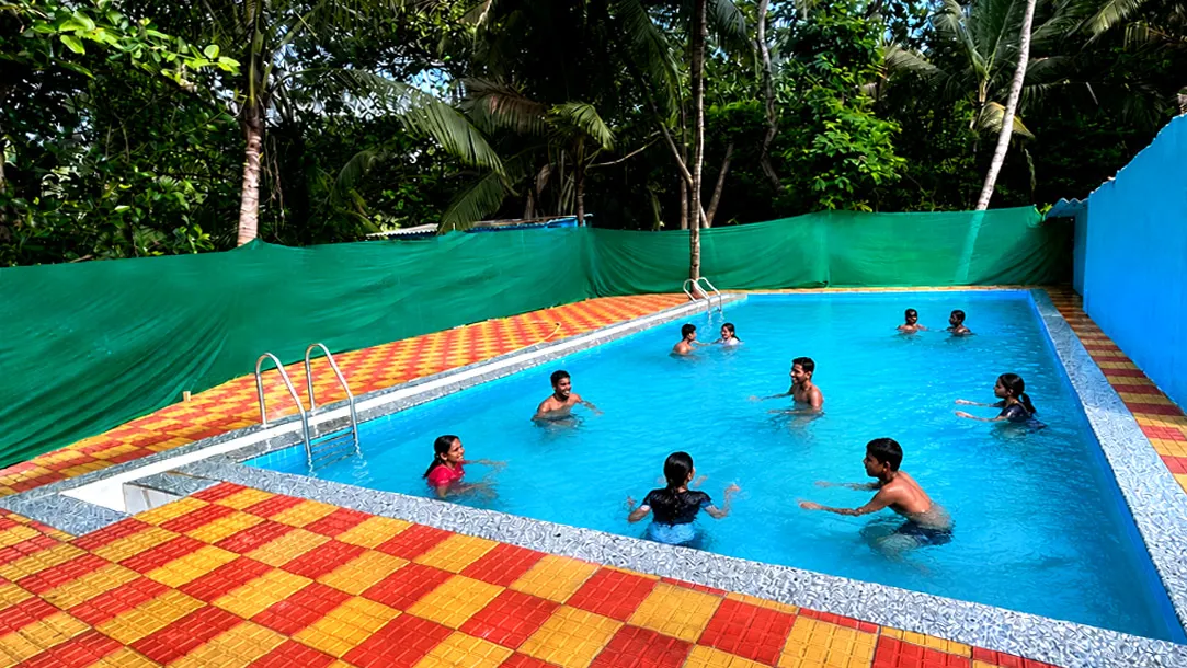swimming pool